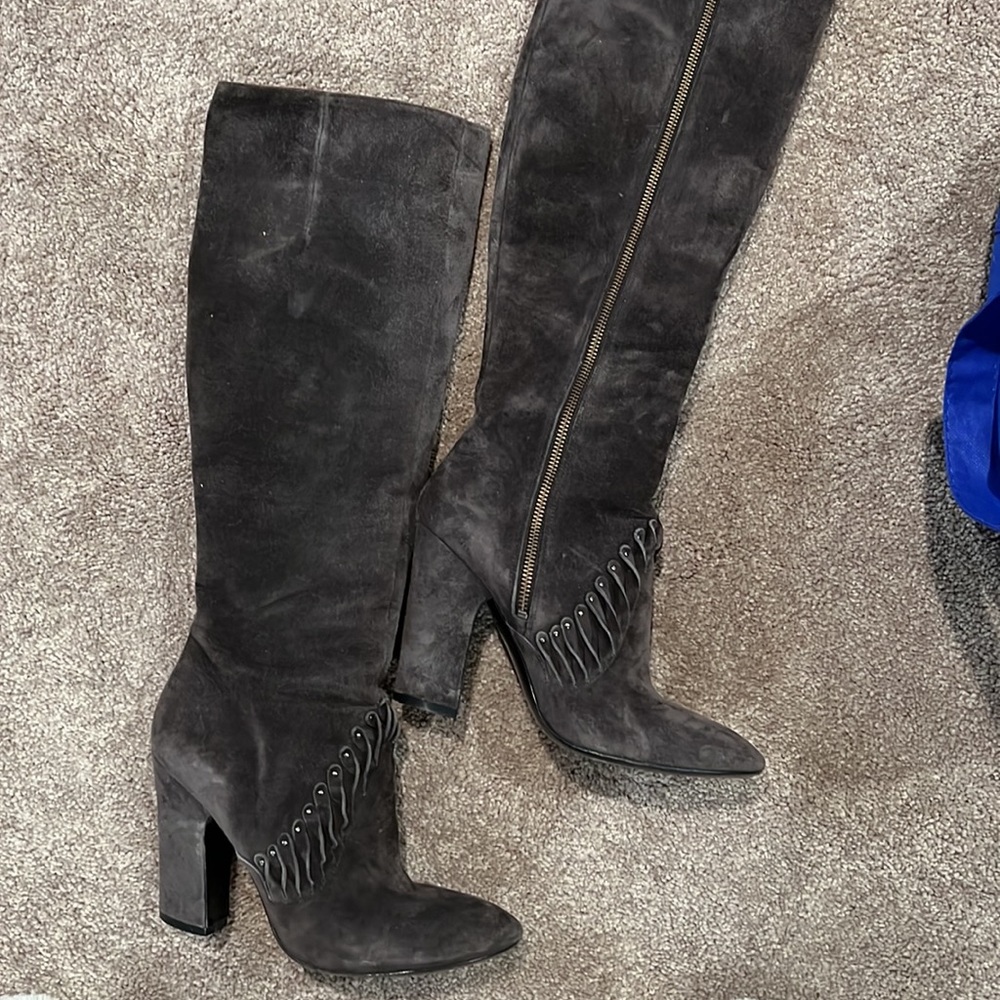 Knee-high suede heeled boots